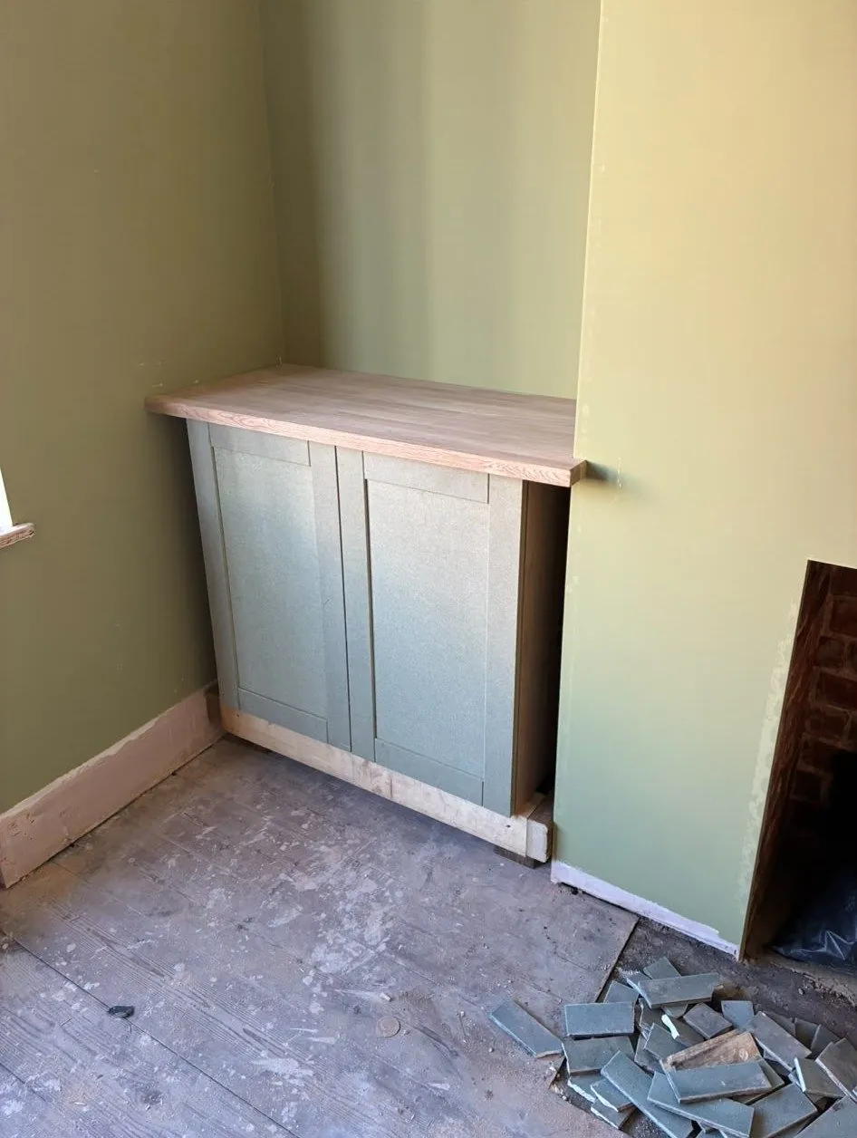 Alcove cupboard oak worktop 04 – bespoke furniture & wardrobes by JCK Carpentry & Building, Exeter