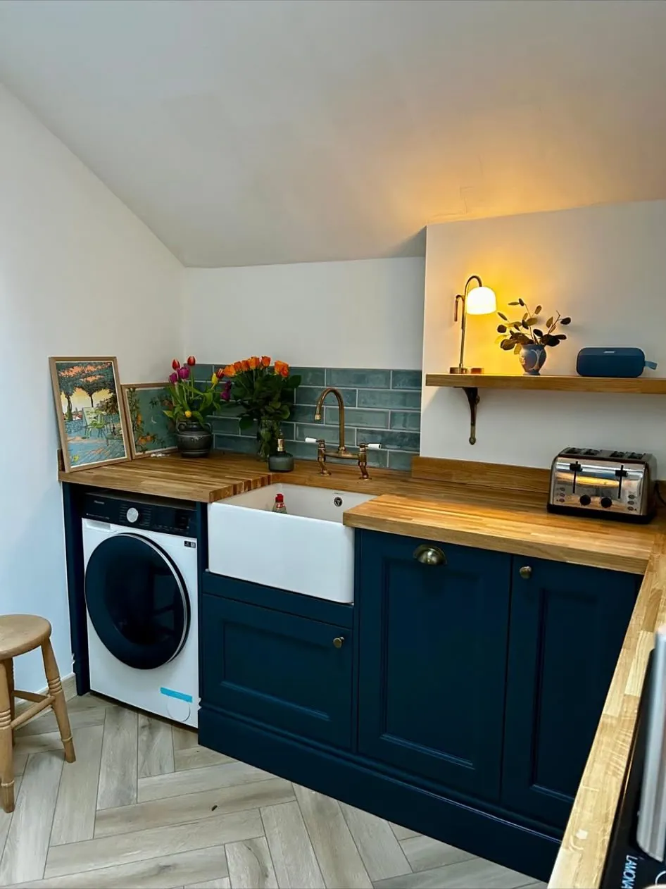 Navy kitchen belfast sink – kitchen fitting by JCK Carpentry & Building, Exeter